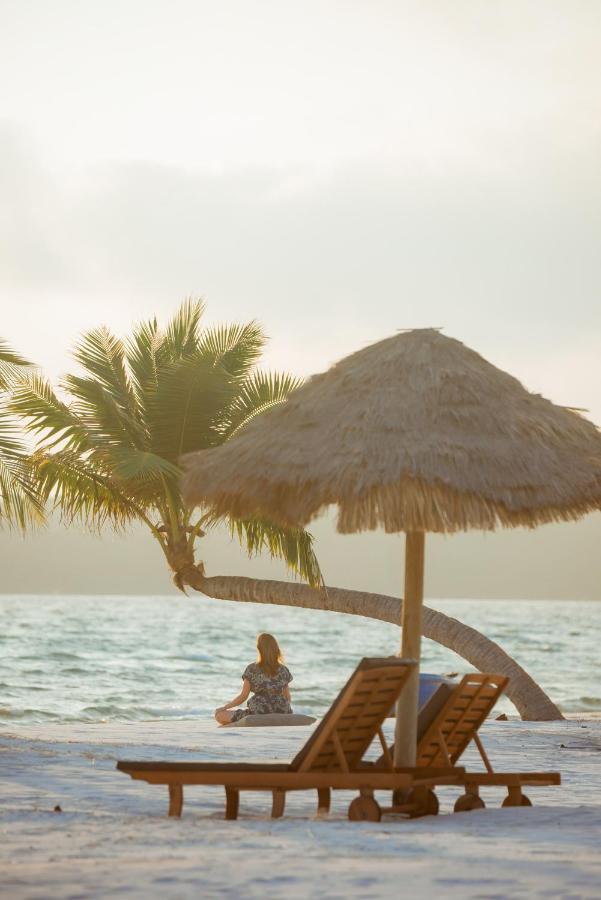 The Secret Garden Koh Rong Hotell Pagoda Beach Exteriör bild