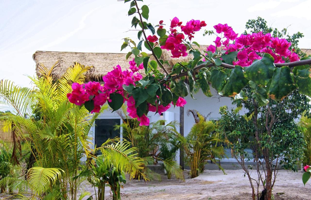 The Secret Garden Koh Rong Hotell Pagoda Beach Exteriör bild